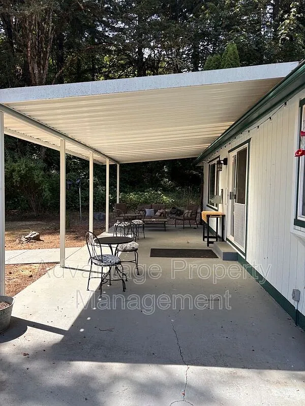 3 bed, 2.0 bath, 1260 sqft, $2,500 — Photo 3