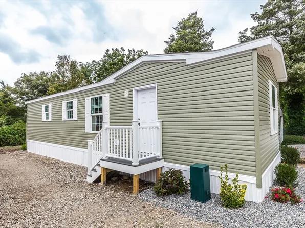 19 Jake Ln, Acushnet, MA 02743