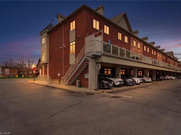 362 Plains Rd E #32, Burlington, ON L7T 0A4