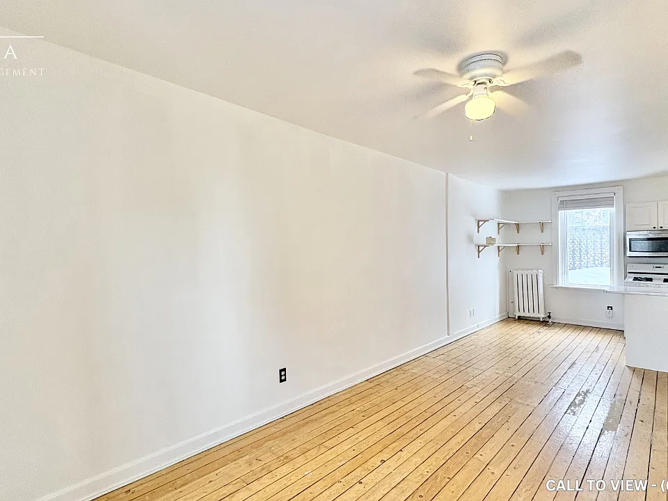 208 Clarence St #4