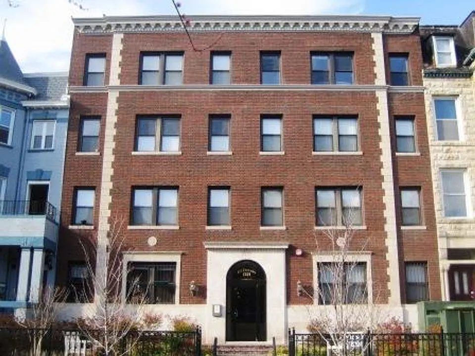 1321 Fairmont St NW #202