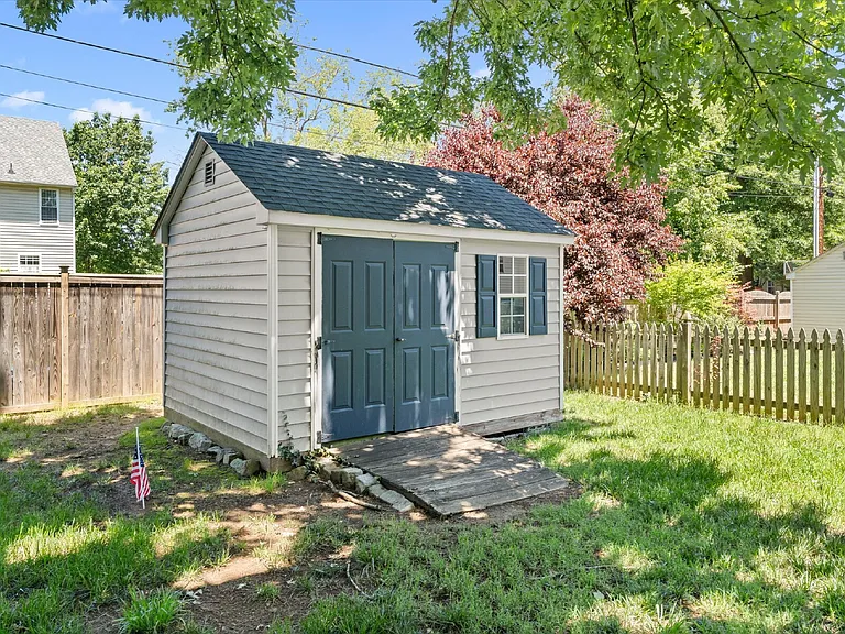 6912 Dartmouth Ave — Photo 37