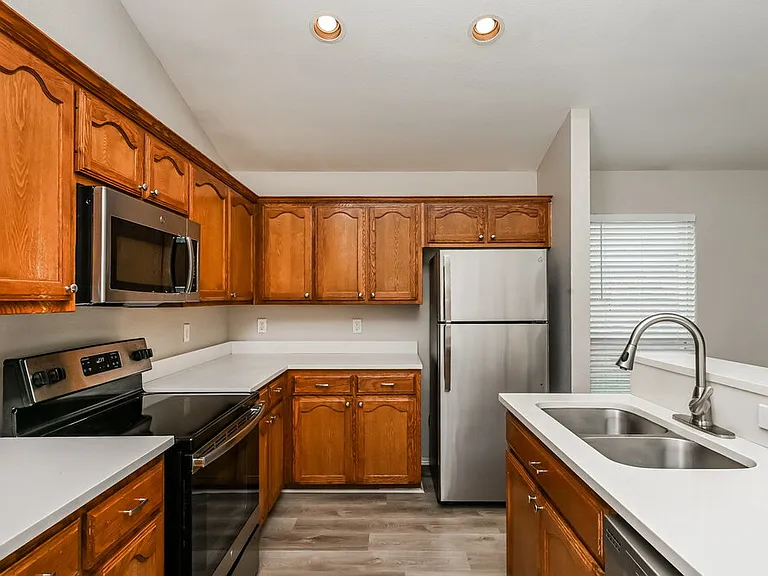1108 Boxwood Dr — Photo 8