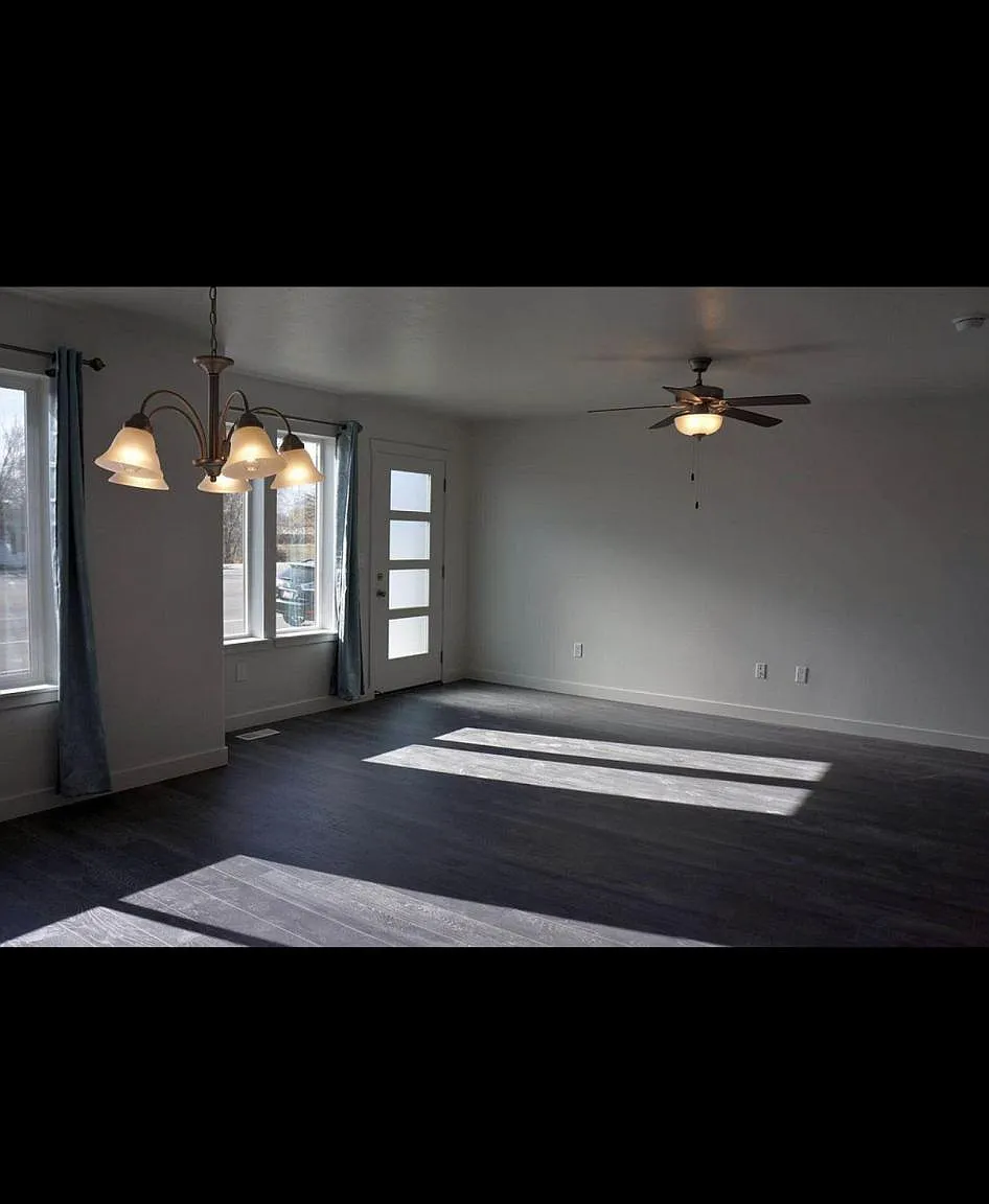 3 bed, 3.5 bath, 2624 sqft, $2,400 — Photo 1