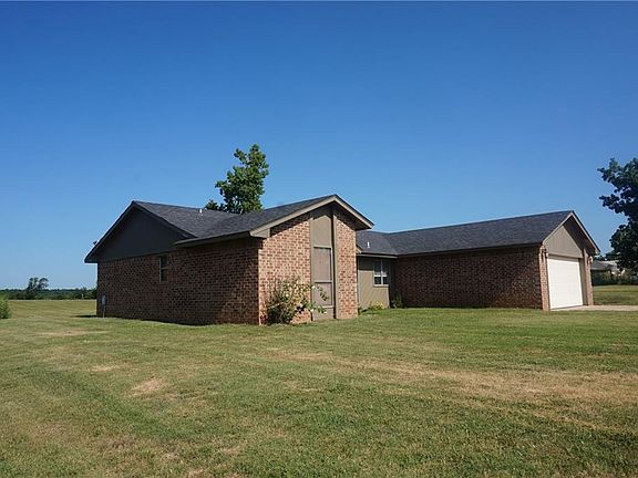 3rd image of 16909 Woodside Dr