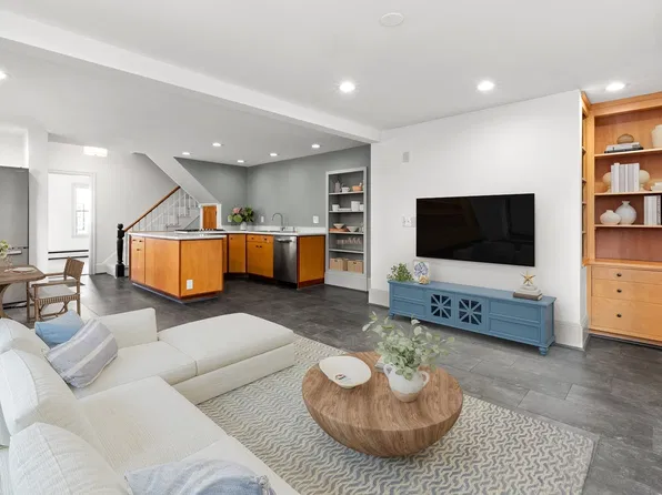 20 Chestnut St #2, Newburyport, MA 01950