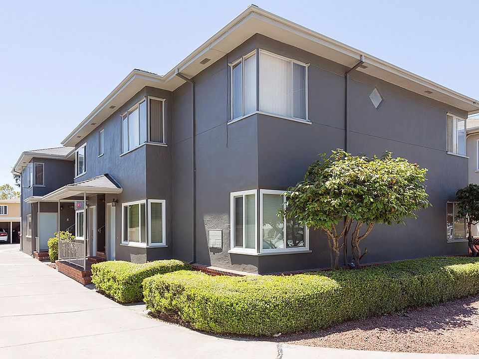 391 Chumalia is the upstairs end unit as you see in this photo.