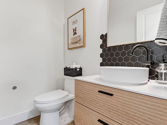 5th image of 26 Chatsworth Ln