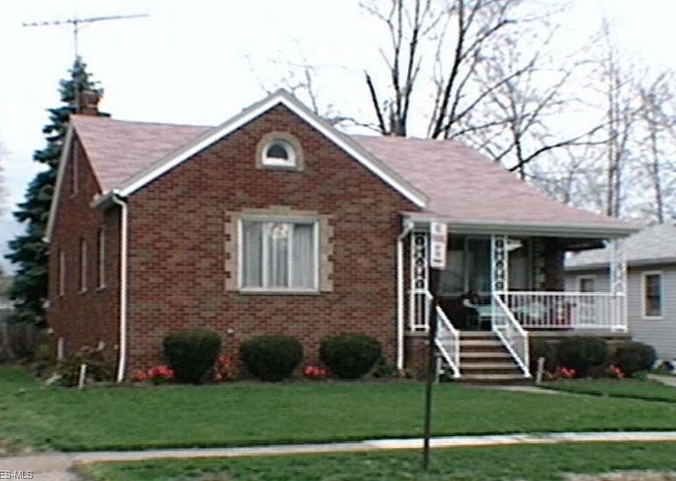 1st image of 700 W 21st St