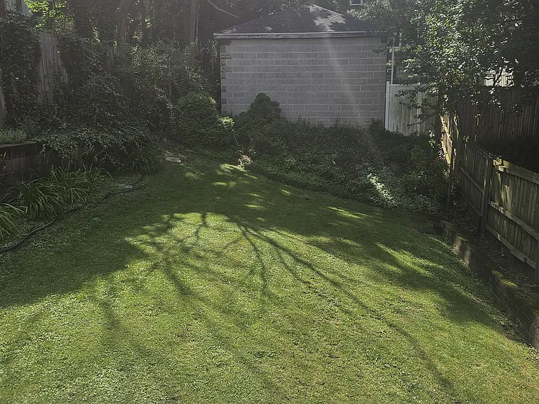 1237 Benton Ave — Photo 2