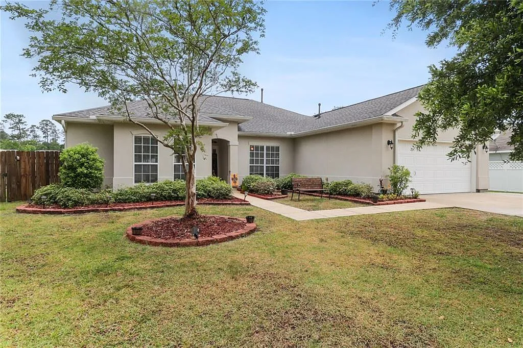 Building Photo - 329 E Silvermaple Dr