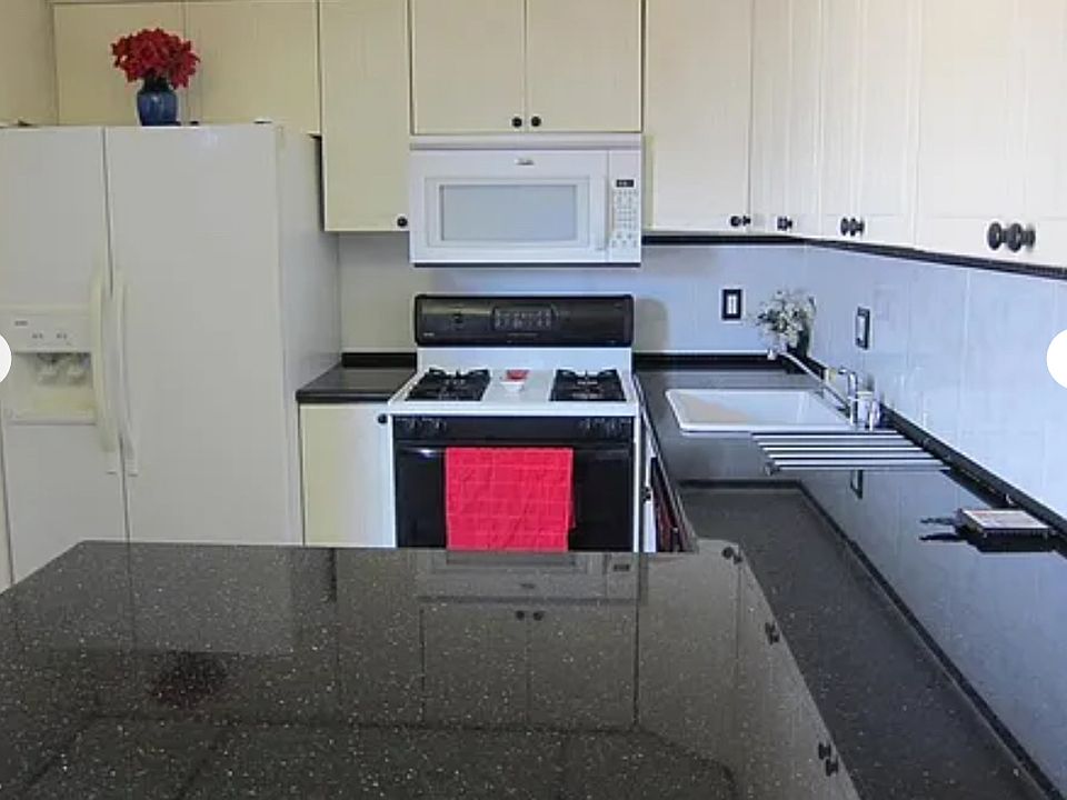 2nd image of 4855 Cole St #39