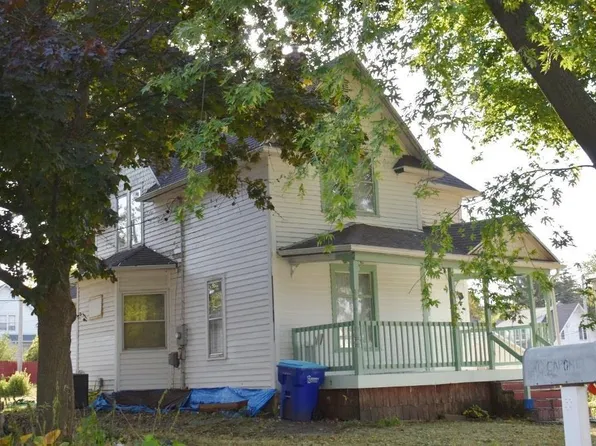 33 5th Ave SE, Oelwein, IA 50662
