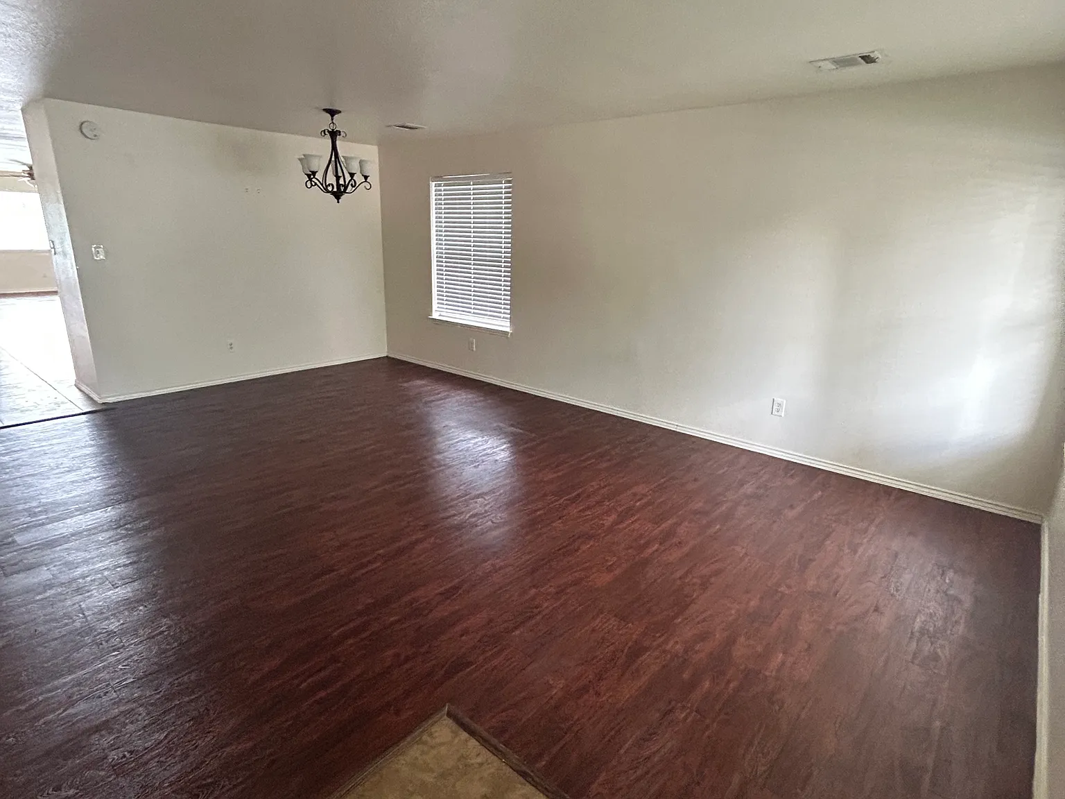 3 bed, 1616 sqft, $1,990 — Photo 3