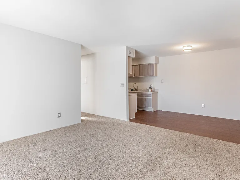 Farmington View Apartments - Farmington Hills, MI — Photo 13