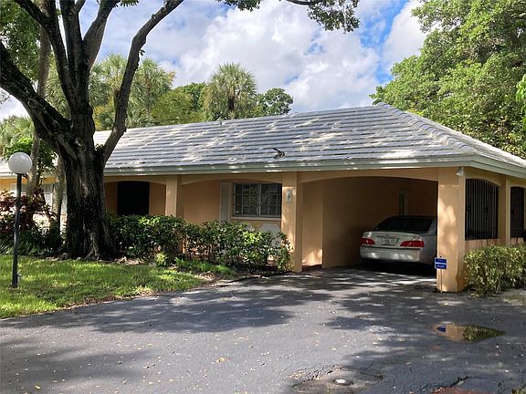 2nd image of 809 Cypress Boulevard