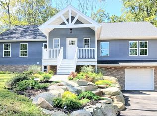 130 Rodeo Dr, Hawley, PA 18428