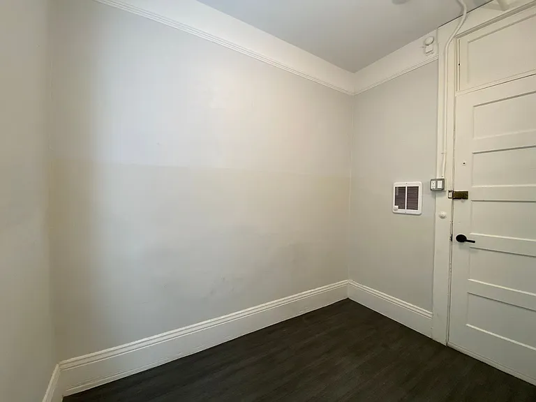 668 Clay St #20 — Photo 3
