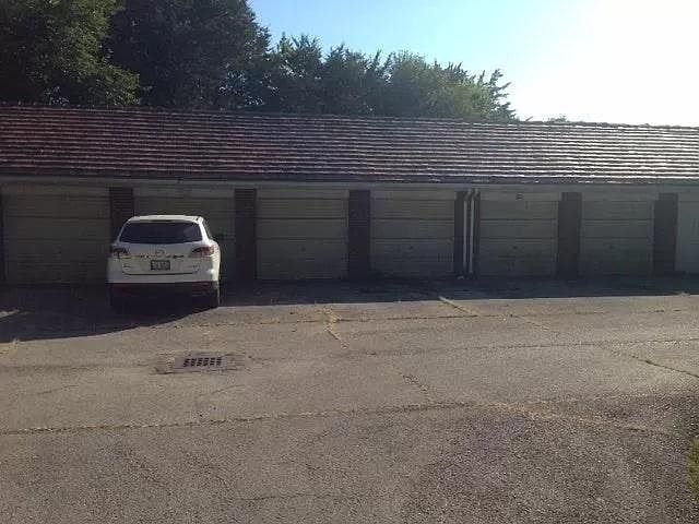 2nd image of 702 Pacesetter Dr
