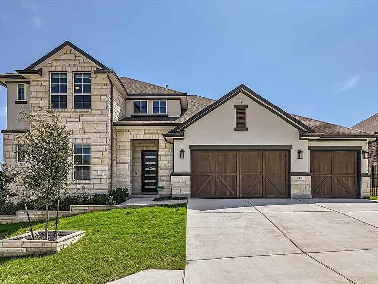 704 Palamos Dr — Photo 1
