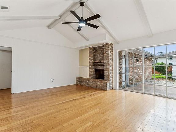 3rd image of 3920 Peachtree Ct