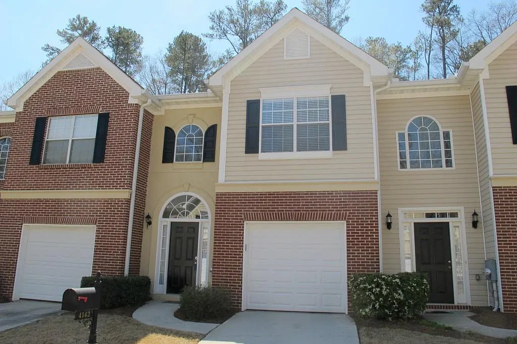 3 bed, 2.5 bath, 1798 sqft, $2,190 — Photo 1