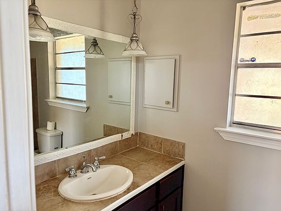 2nd image of 12460 Parkwood Dr