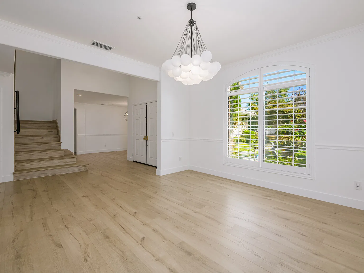 4 bed, 3.5 bath, 3067 sqft, $11,995 — Photo 4