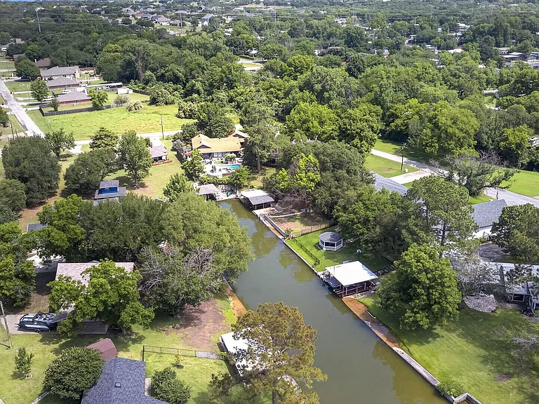 4202 Indian Creek Ct — Photo 3