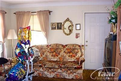 4th image of 1509 Bradley Ave