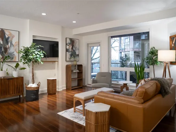 4529 W Saanich Rd #208, Saanich, BC V8Z 0B9