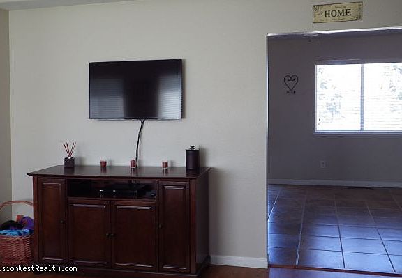 5th image of 5097 Schreiner Dr
