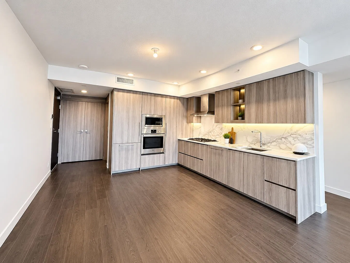 2 bed, 850 sqft, $2,500 — Photo 3