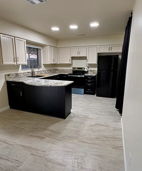 1120 S Hazelton Ln — Photo 1