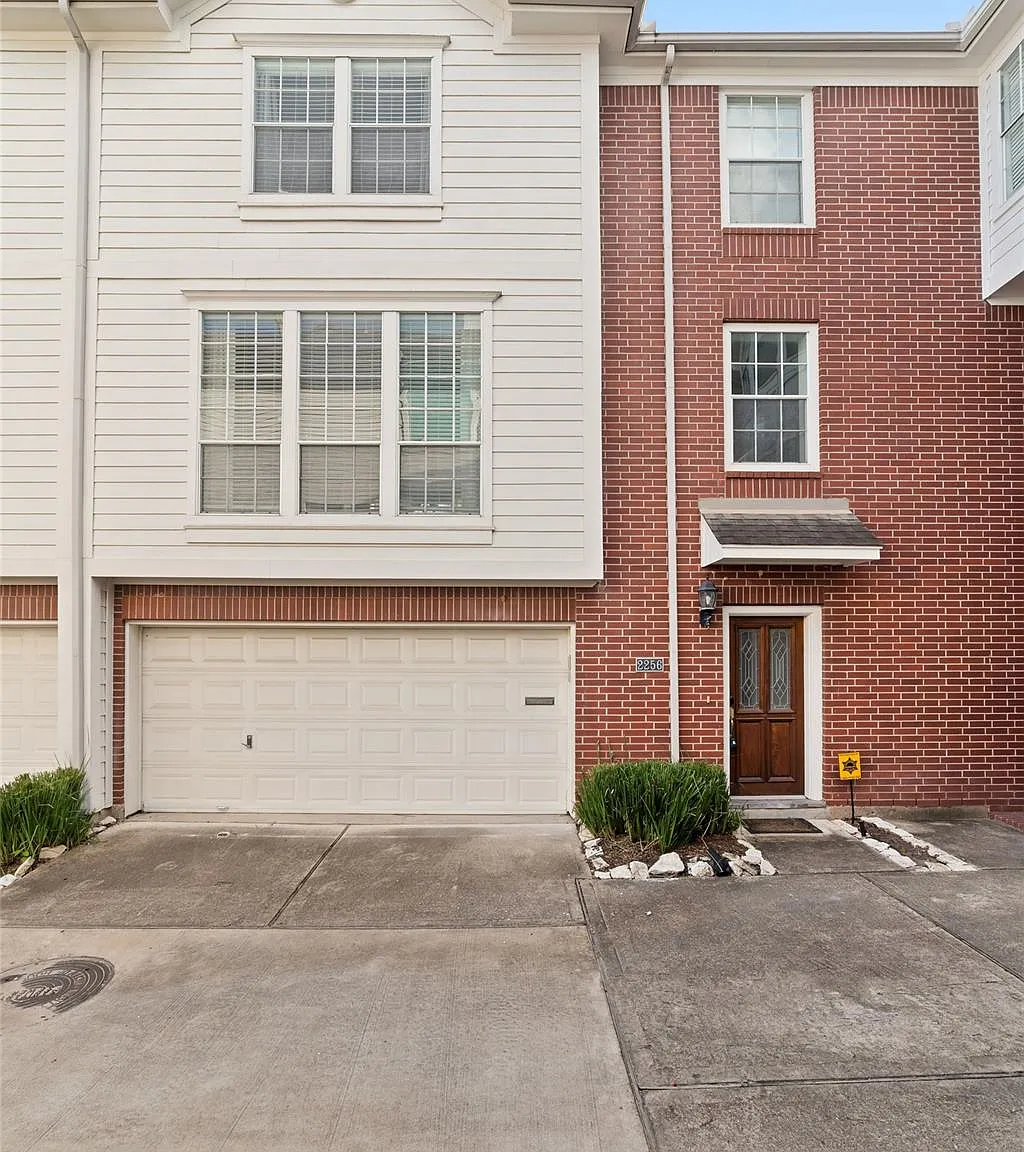 3 bed, 2.5 bath, 2151 sqft, $2,600 — Photo 3