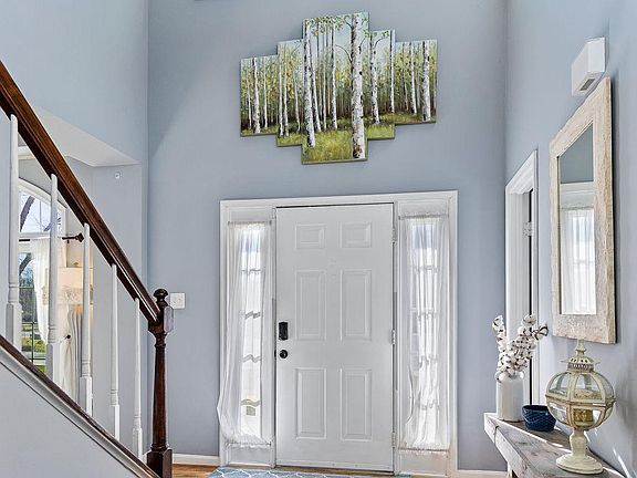 4th image of 16 Wren Way Ct