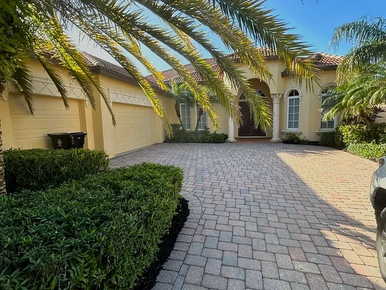 895 SW Grand Reserve Blvd — Photo 1