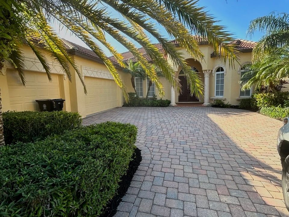 1st image of 895 SW Grand Reserve Blvd