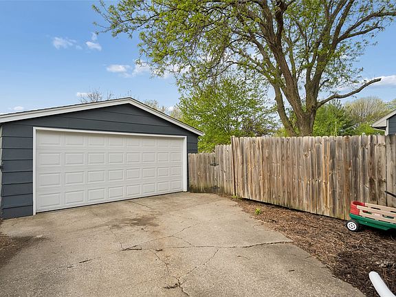 3rd image of 5016 Westwood Dr