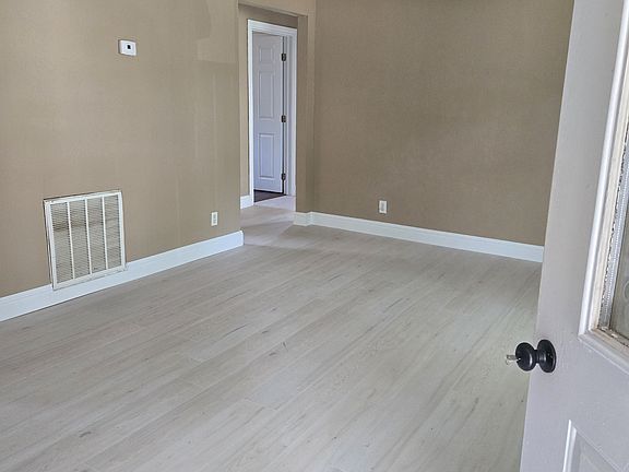 2nd image of 806 6th St