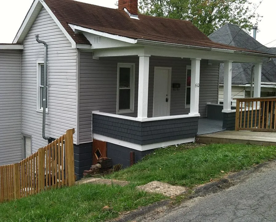610 View Ave