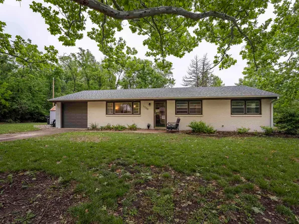 1700 Kenmar Dr, Manhattan, KS 66502