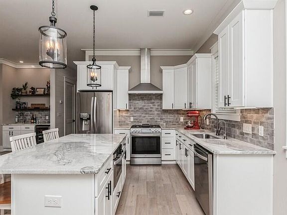 5th image of 15 Beacon Point Dr