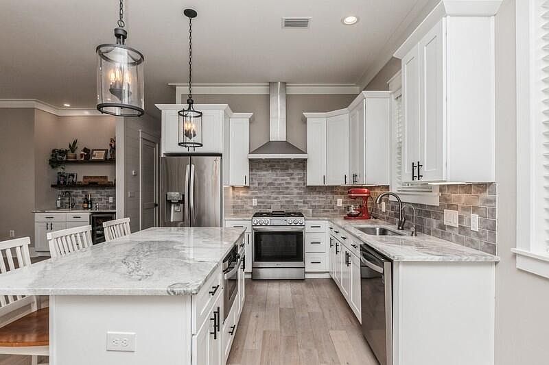 1st image of 15 Beacon Point Dr