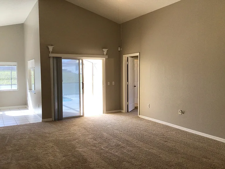 509 Hillcrest Dr — Photo 2