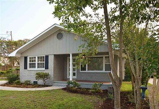 3 blocks to the beach!