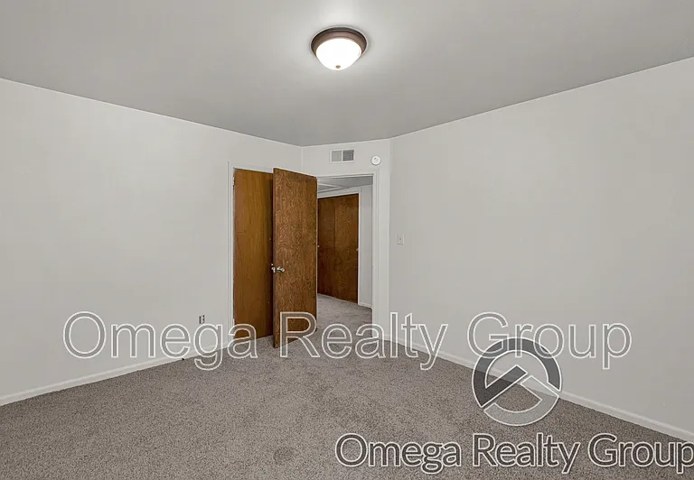 2020 High School Rd #H — Photo 14