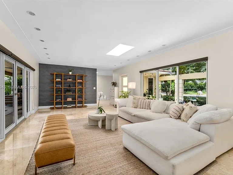 611 Santurce Ave — Photo 4