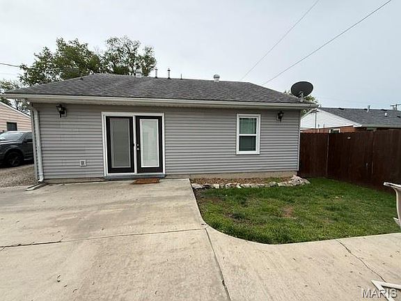 3rd image of 1109 W Exchange St