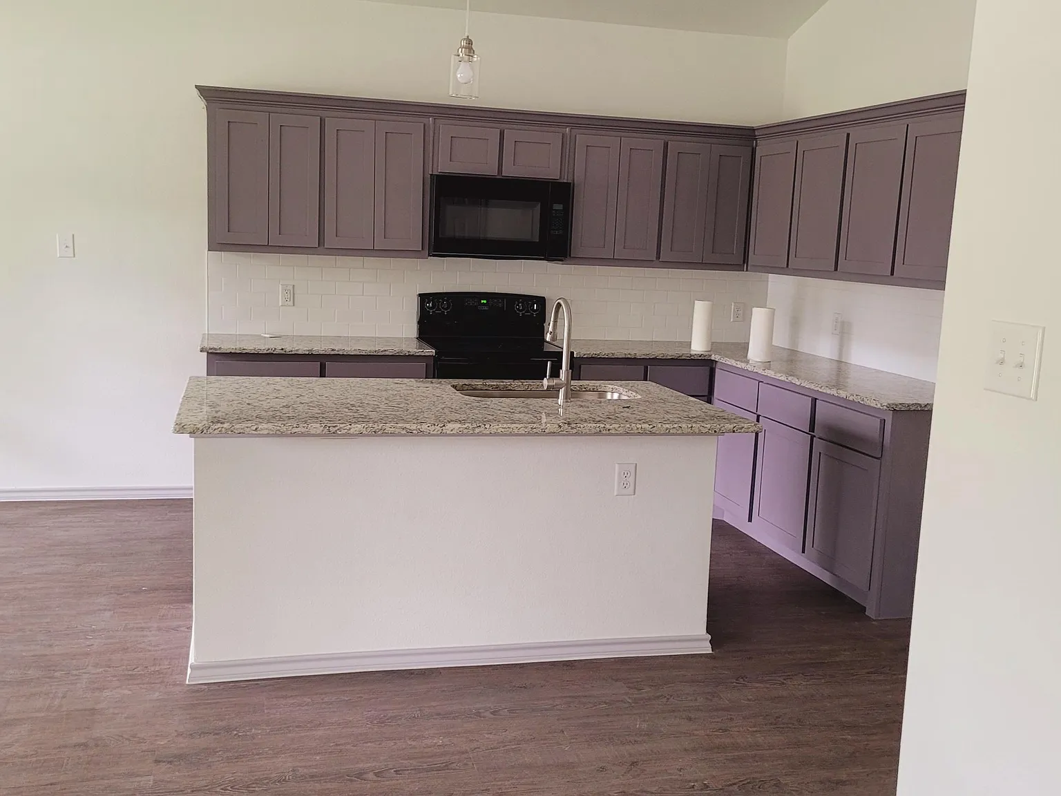 3 bed, 1400 sqft, $1,475 — Photo 3
